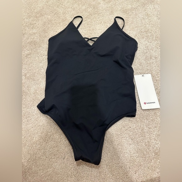 Lululemon 10 NWT Shoreline One Piece Black - Picture 4 of 6